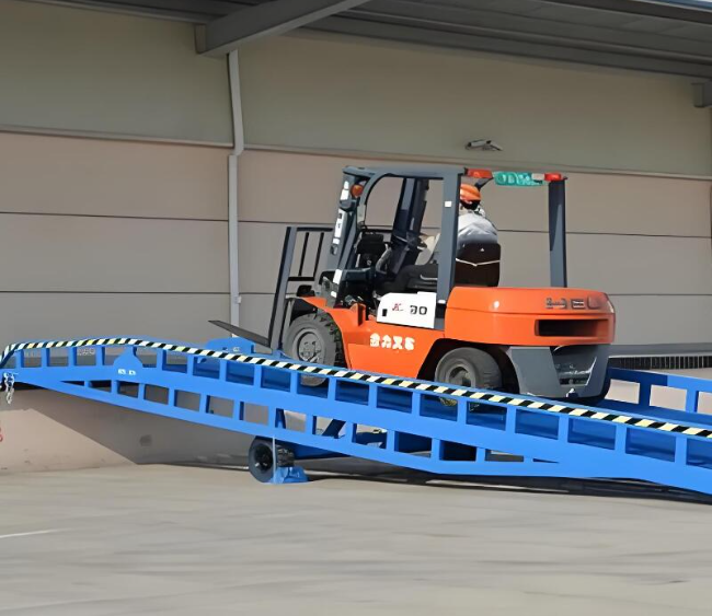 石阡移动式卸货平台（叉车用）